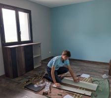 Montage des meubles dans la chambre de mon ado