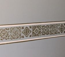 Réalisation d'une frise dorée et beige