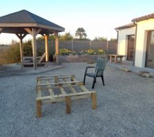 Future table pour le salon de jardin récupérée chez une voisine qui voulait l'apporter sur la déchetterie