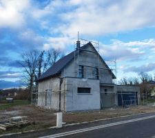 Les enduits de la façade sont en cours