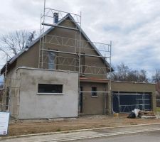 Les enduits de la façade sont en cours