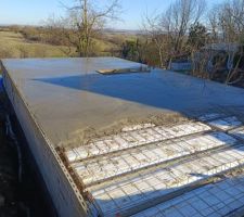 Sous-sol en bloc à bancher pour le second plancher en hourdis isolé.