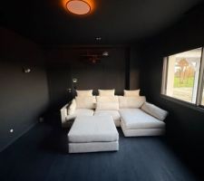 Salle télé côté canapé