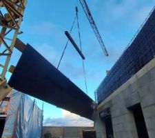 Transport du panneau Nord, 8m de long à man?uvrer.