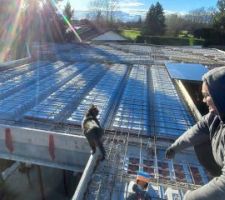 L'inspecteur des travaux fini viens constater l'état du chantier.
Ce seront ses 1ers et derniers pas à l'étage.