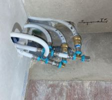 Mise en place des arrivees d?eau pour  wc et salle de bain