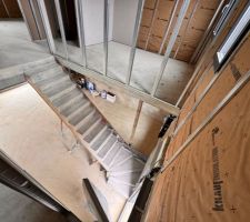 Pose du placo R+1 (vue sur escalier)