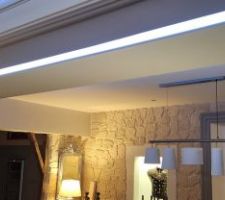 Bandeau LED au lieu des spots.