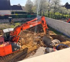 Pose de la cuve de récupération des eaux de pluie