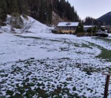 Il a neigé hier  matin, encore 0/5 cm dans la prairie ce soir