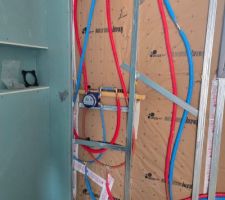 Installation du corps d'encastrement pour le mitigeur (douche RDC)