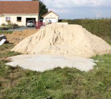 Du sables , on peut appercevoir la chape .