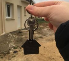 Sorté le champagne ,on na nos clés!!!!!! trop trop happy a nous les travaux maintenant .