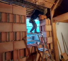 Remontage du mur en bonne voie