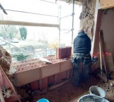 Remontage du mur en briques monomur