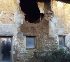 Trou béant dans la façade
