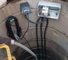 Remplacement du système de gestion du niveau du puits de décompression: 
Le système WPS 1000 fabriqué en Autriche n'a tenu que 2 ans (58? quand même).
A la place une chinoiserie à 12?89 fait le même job en mieux (gestion niveau haut et bas) et tiendra sans doute autant de temps.