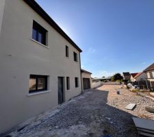 Crépis façade avant et murs de clôture avant