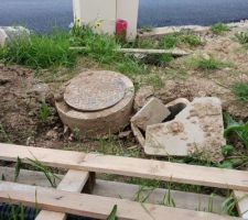 État du chantier après changement des coffrets EDF et GRDF éclatés par un choc.
