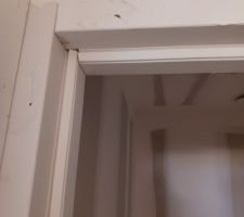 Trous de fixation d'équerre