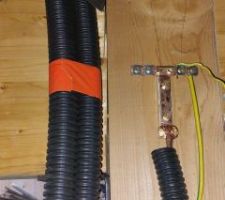 Alimentation : IK10 entre la TPC 90 et la dalle bois.