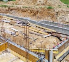 Coulage à la bétonnière et seau...ca se fait, un peu physique mais c'est bon pour la santé !!!!