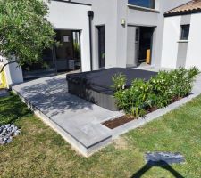 Terrasse termine avec spa