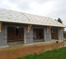 Les fenêtres auraient du être montées en usine...si tout c'était passé comme prévu !