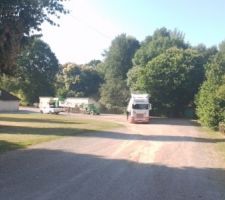Le 44 tonnes, le Manitou et le camion de transfert