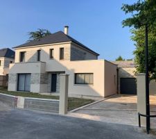 Cloture extérieure et allée du garage - travaux en cours