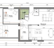 Nous voulons faire des modifications à ce plan.
- Entrée : prolonger la cloison et avancer les WC pour avoir un espace de rangement supplémentaire + Enlever la cloison sous les escaliers pour avoir également du rangement. 
- Cuisine nous ne pensons pas mettre d'ilot central, plutôt avoir une cuisine en U avec une verrière au niveau du mur. 

- Coté cellier en plus de la PAC nous voudrions rajouter un Frigo + Machine à laver sur laquelle on met le seche linge + evier avec des rangements + une cave. J'ai peur que l'espace ne soit pas assez grand pour mettre tout ça ...