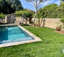 Piscine 8*3m PVC armé bicolor Gris clair & anthracite sur les cotés (traitement sel pompe à variation)
