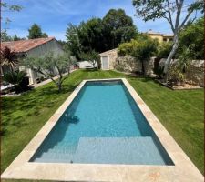 Piscine 8*3m PVC armé bicolor Gris clair & anthracite sur les cotés (traitement sel pompe à variation)