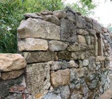 Mur parpaings et pierres - création d'une niche