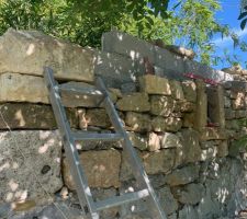 Mur parpaings et pierres