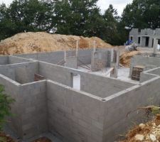 Fin de l'élévation des murs du sou-sol