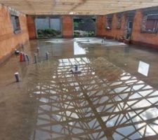 Charpente en fermettes industrielles.
Pluies abondantes