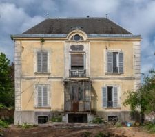 Façade dégagée (après défrichage du jardin de devant)