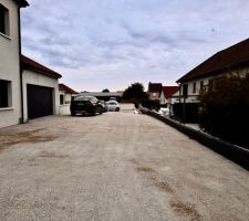 Terrassement allée devant maison