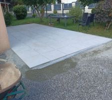 Début, suite et fin de la pose de la terrasse en grès cérame