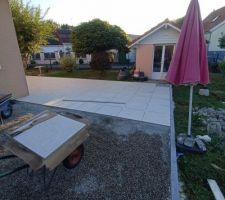 Début, suite et fin de la pose de la terrasse en grès cérame