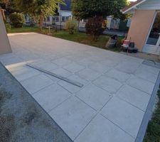 Début, suite et fin de la pose de la terrasse en grès cérame