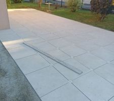 Début, suite et fin de la pose de la terrasse en grès cérame