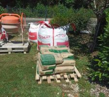 Début, suite et fin de la pose de la terrasse en grès cérame