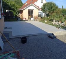 Début, suite et fin de la pose de la terrasse en grès cérame