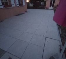 Début, suite et fin de la pose de la terrasse en grès cérame