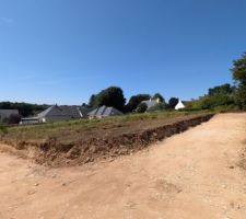 Le terrassement du lotissement a avanc&eacute;, assez surprenant, les terrains se retrouvent &agrave; 1 m au dessus de ce 1er d&eacute;caissement ?