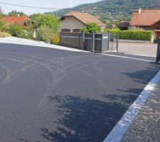 Face au portail ouvert (on regarde le Nord)
