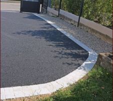 Arrondi côté Est : gardé une bande en gravier pour le drainage EP