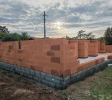 Début de l'élévation des murs